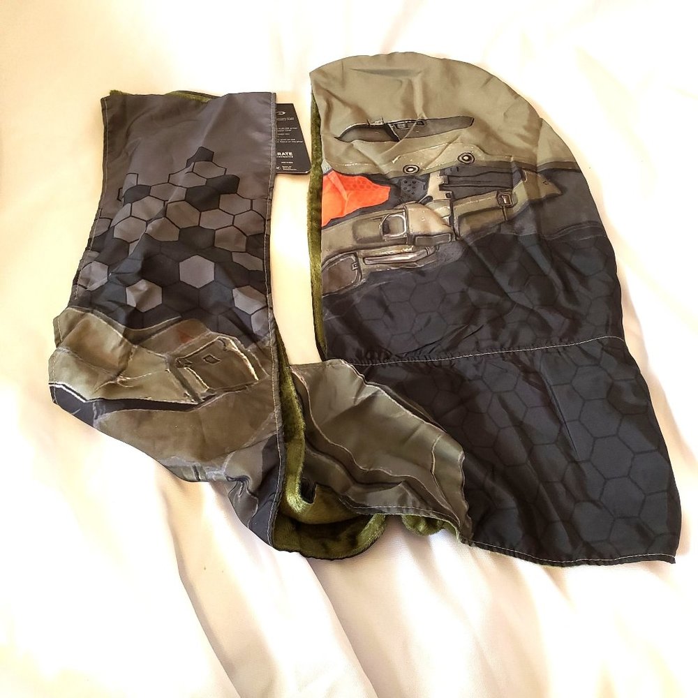 Loot Crate Halo The Master Chief Hooded Scarf NWT
